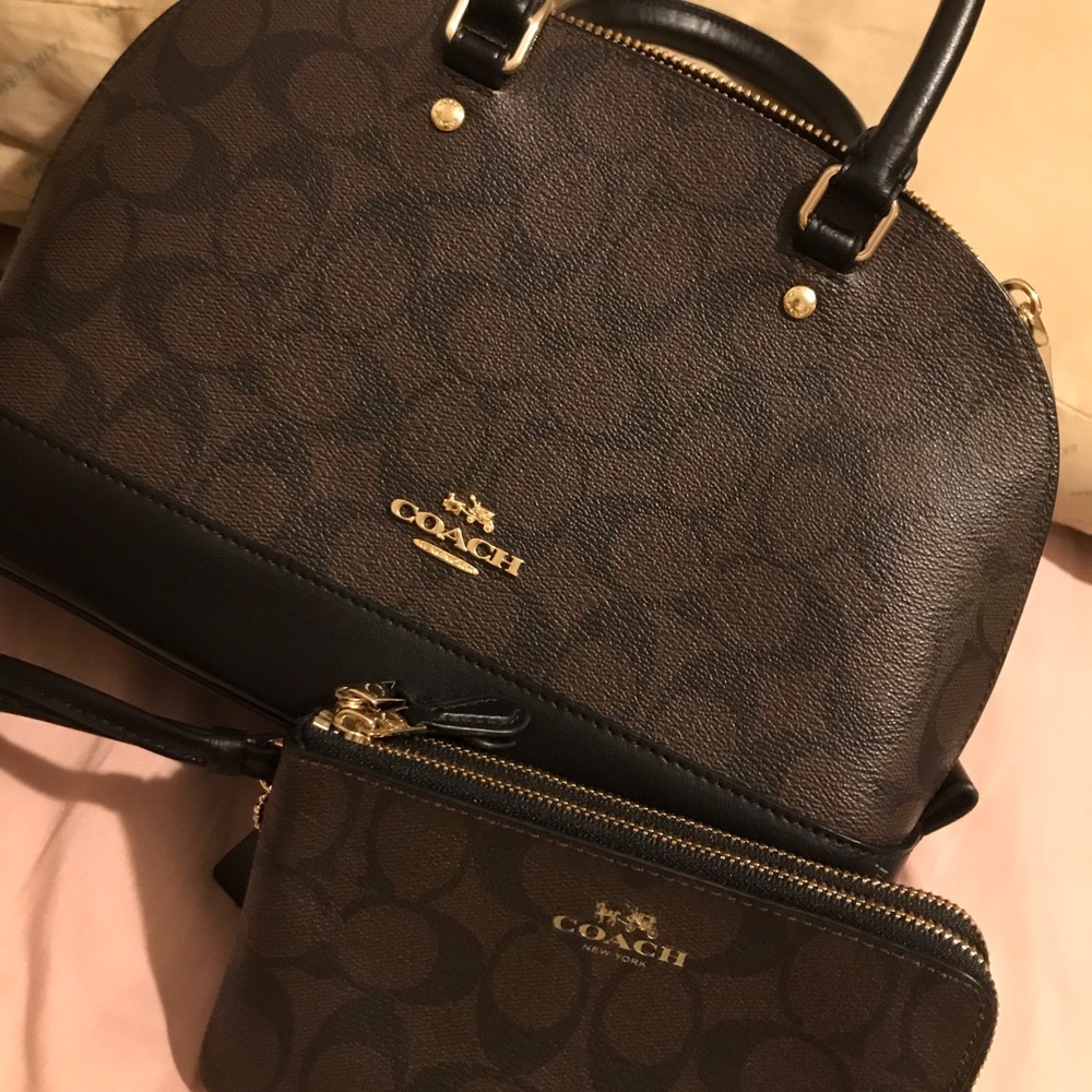 Small Coach Bag w/Strap and Zipper Hand Wristlet